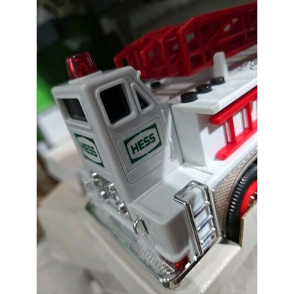 Open box  2000 Hess Toy Fire Truck In Box - Picture 6 of 7